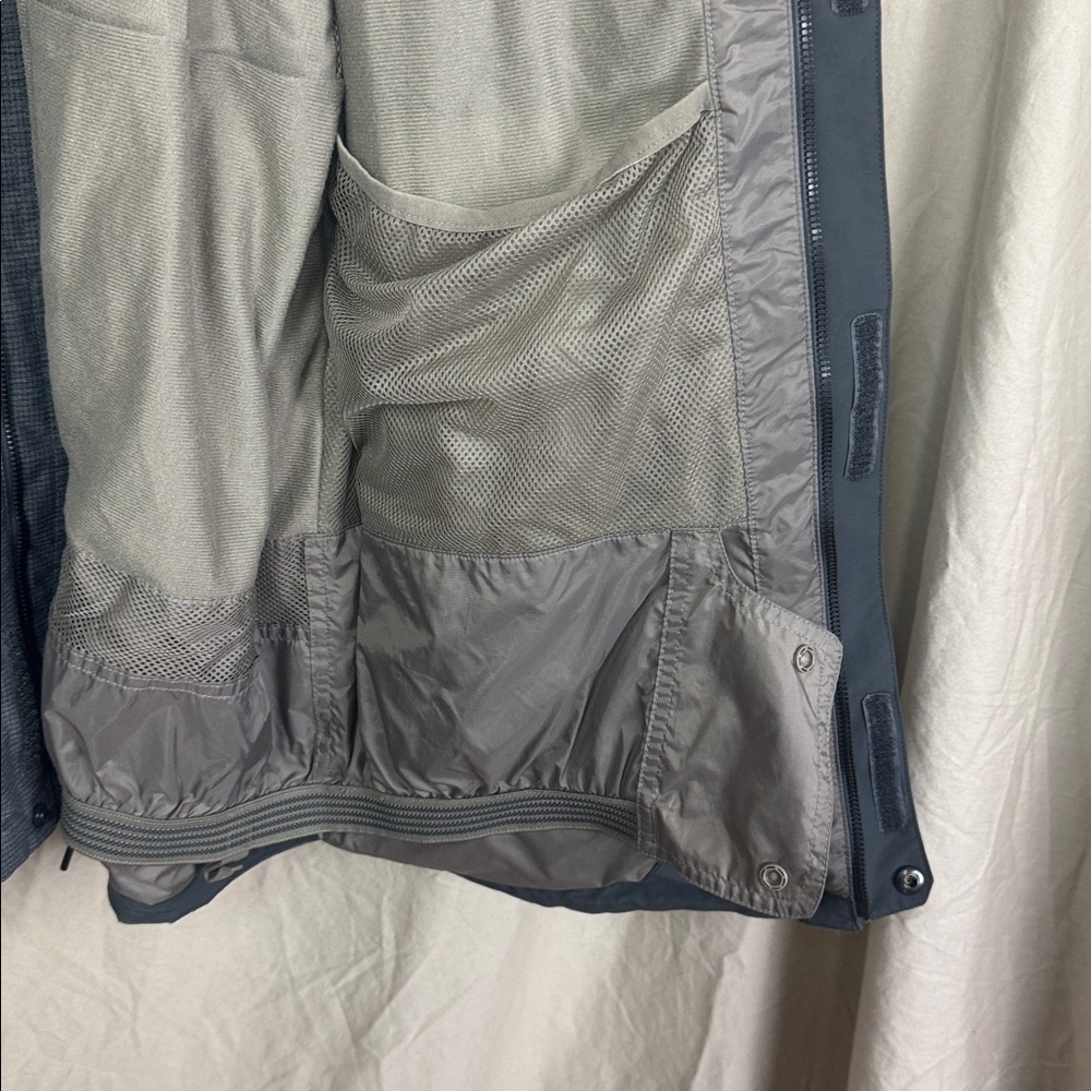 The North Face jacket men’s medium gray water resistant - Picture 6 of 12